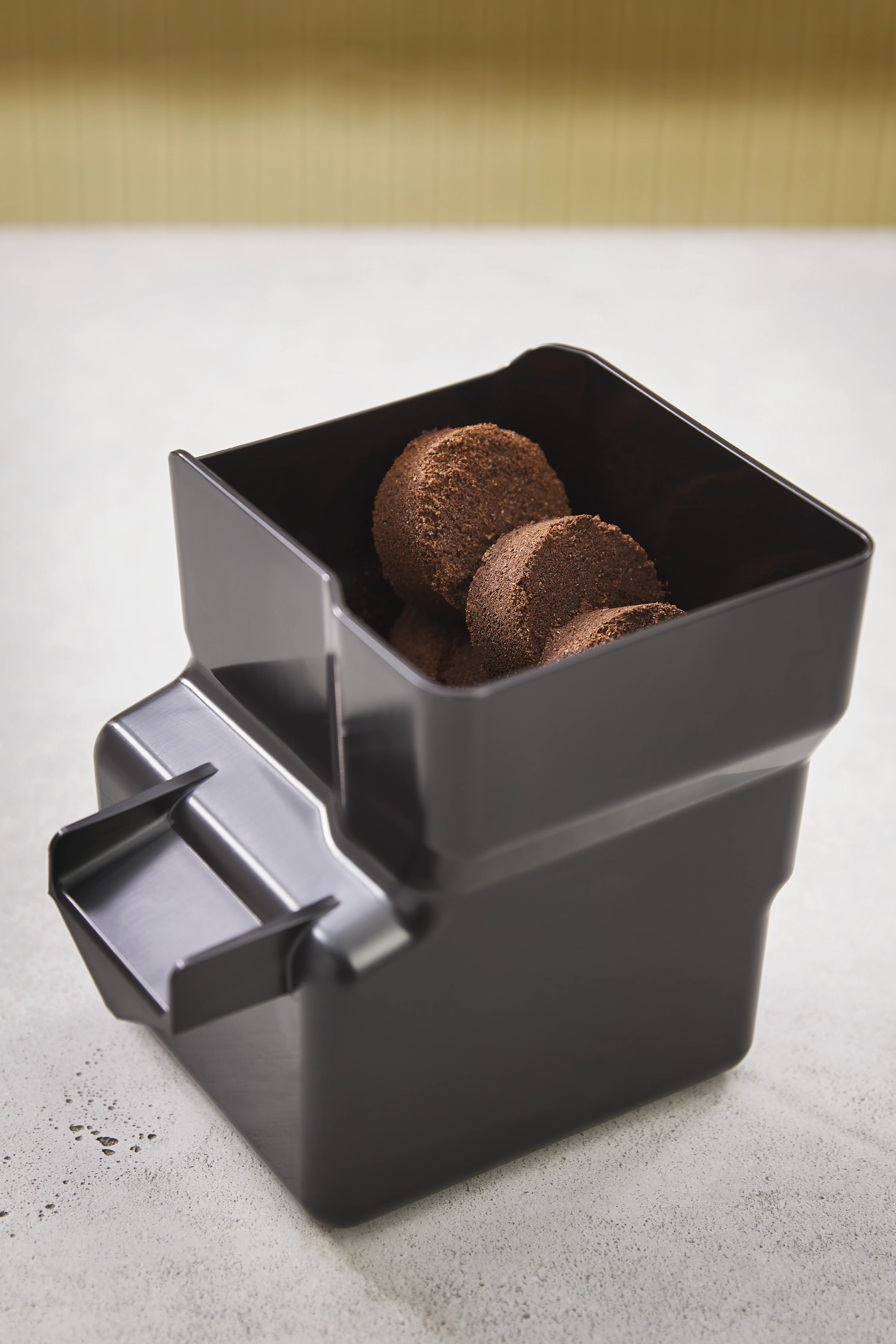 Veľká nádoba na kávovú usadeninu