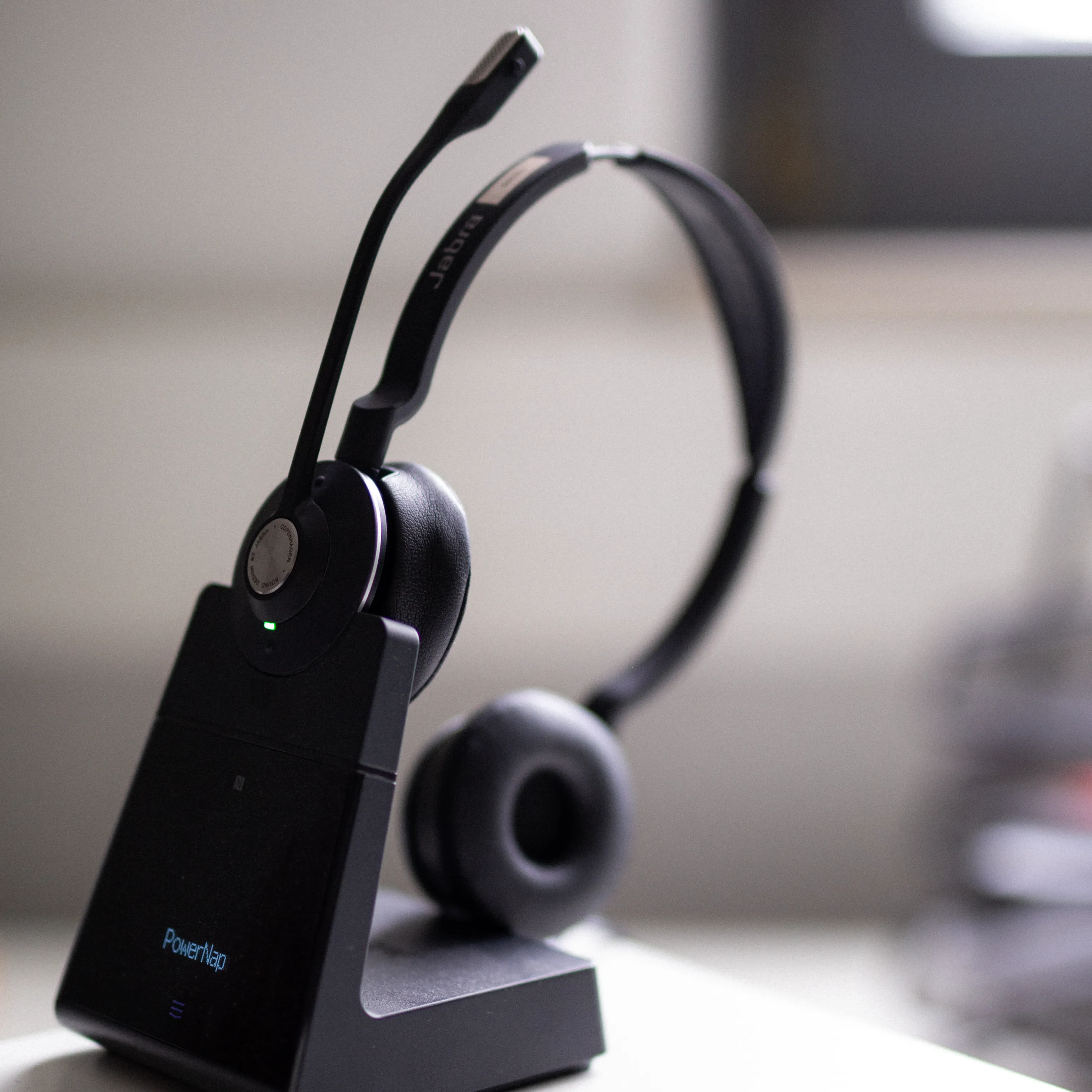 resource.service.contact.gallery.phone.imageAlt